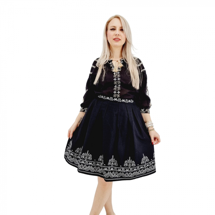 Fusta neagra cu broderie Xenia 3 [5]
