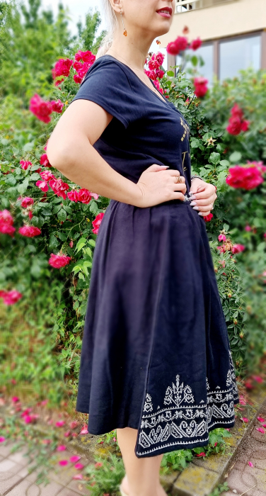 Fusta neagra cu broderie Xenia 4 [4]