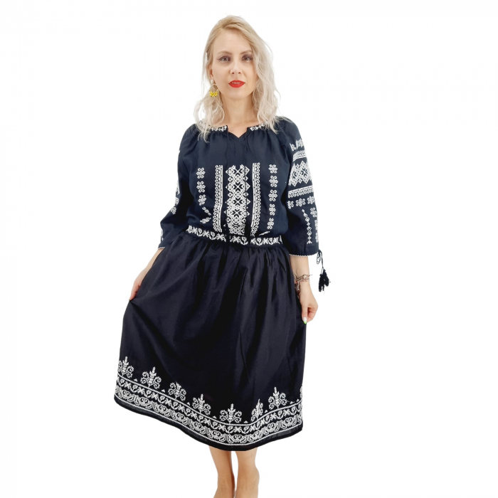 Fusta neagra cu broderie Xenia 5 [6]