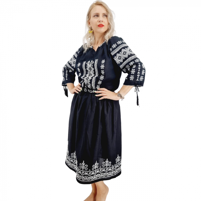 Fusta neagra cu broderie Xenia 5 [2]