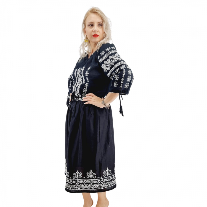 Fusta neagra cu broderie Xenia 5 [3]