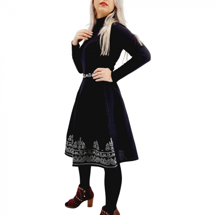 Fusta neagra cu broderie Xenia 2 [4]