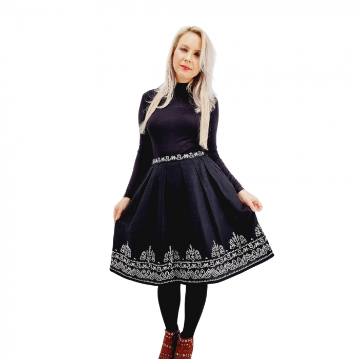 Fusta neagra cu broderie Xenia 2 [7]
