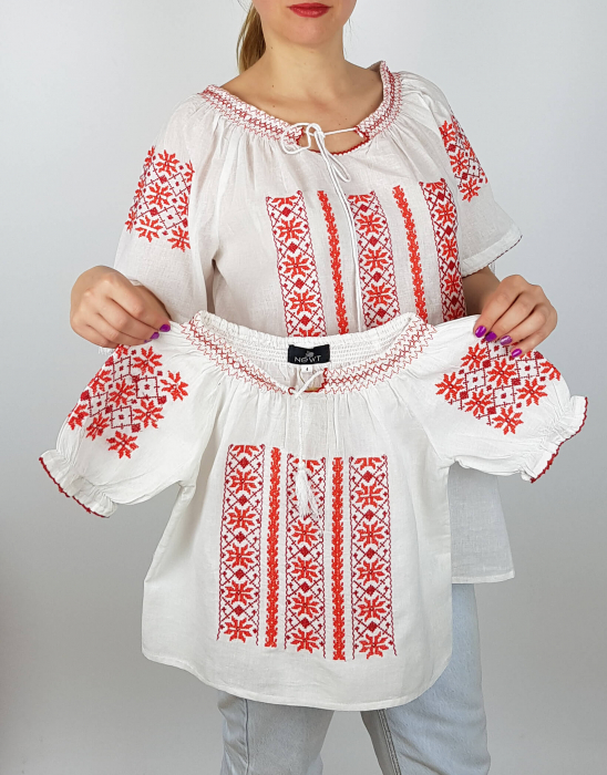 Ie traditionala fetita ecaterina