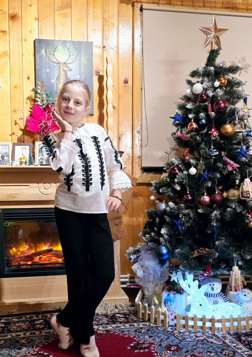 Ie traditionala fetite Doris 3 [2]