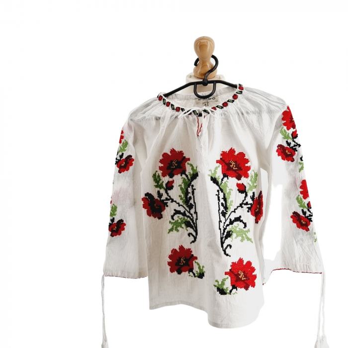 Ie traditionala fetite floricica 10