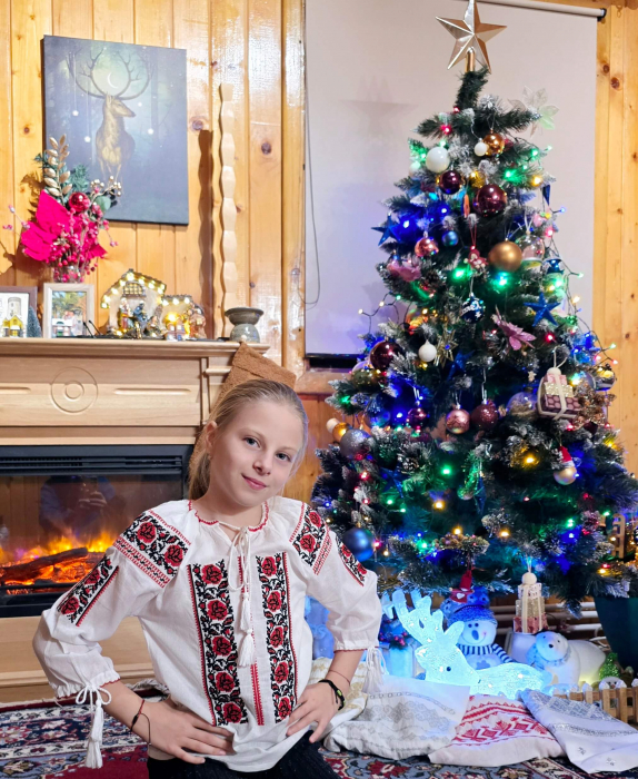 Ie traditionala pentru fetite Trandafira [2]