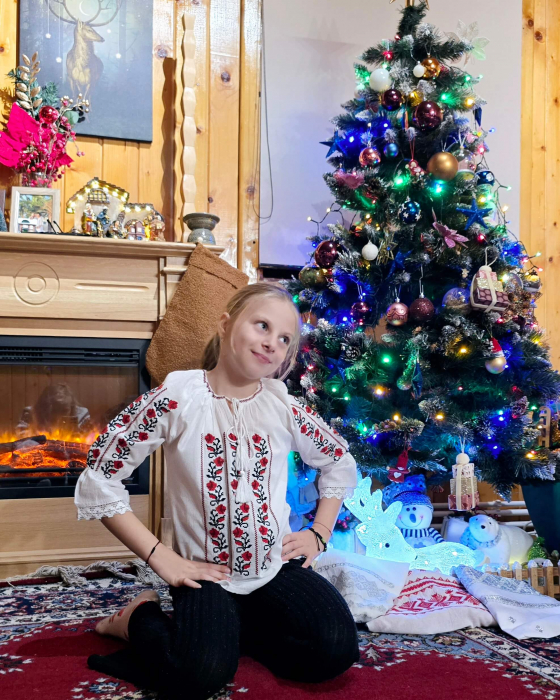 Ie traditionala pentru fetite Trandafira 4 [3]