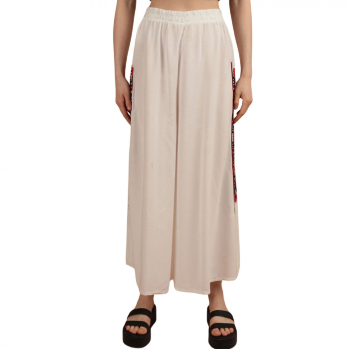 Pantaloni albi de vara cu broderie rosie [4]