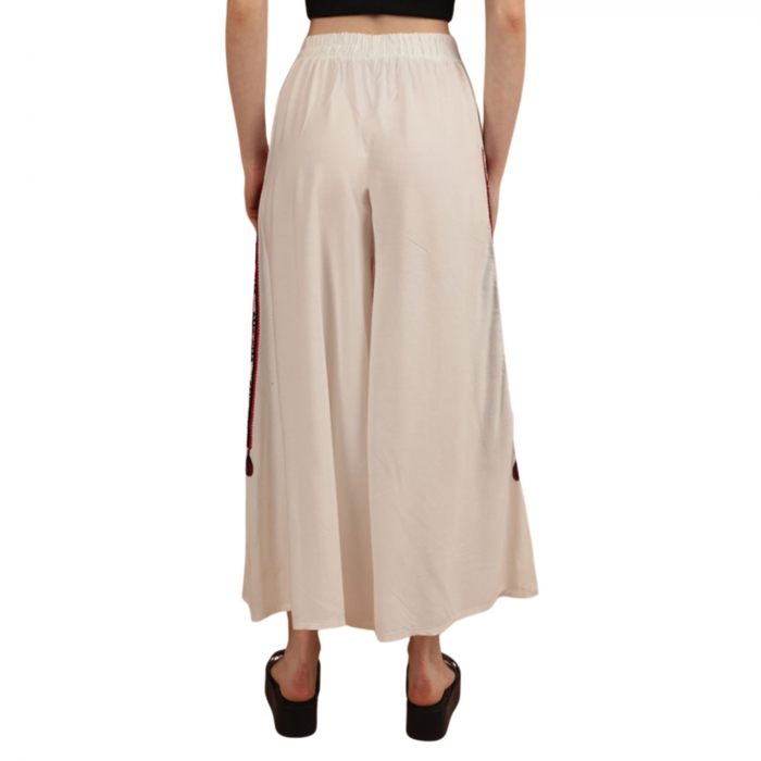 Pantaloni albi de vara cu broderie rosie [5]