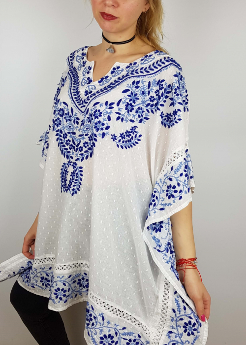 Poncho brodat manual maria