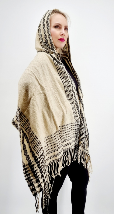 Poncho dama cu gluga crem 2 [5]