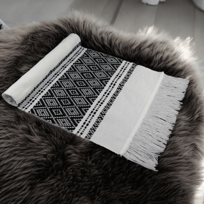 Prosop tesut traditional cu dungi 2 [2]