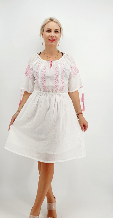 Rochie brodata cu motive traditionale cosmina 2