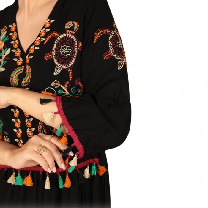 Rochie de damă cu ciucuri brodate din țesătură de viscoză - negru [2]