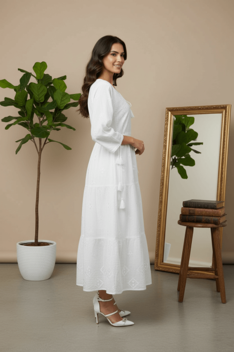 Rochie albă lungă cu broderie delicată [2]