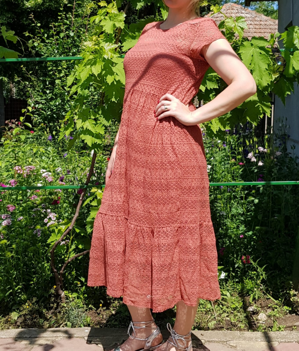 Rochie din dantela brandusa