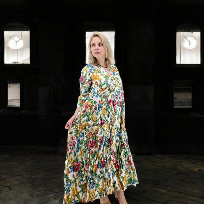 Rochie lungă vaporoasă cu imprimeu floral multicolor [3]