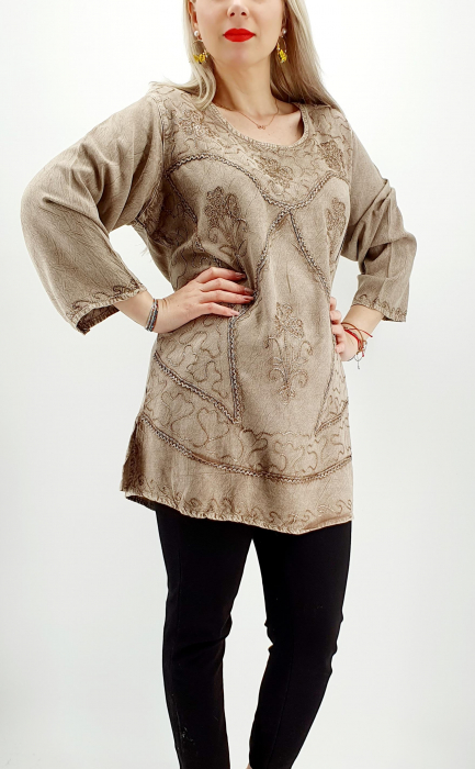 Bluza cu broderie miuta