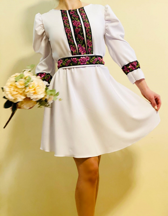 Rochie Traditionala Trandafira [2]