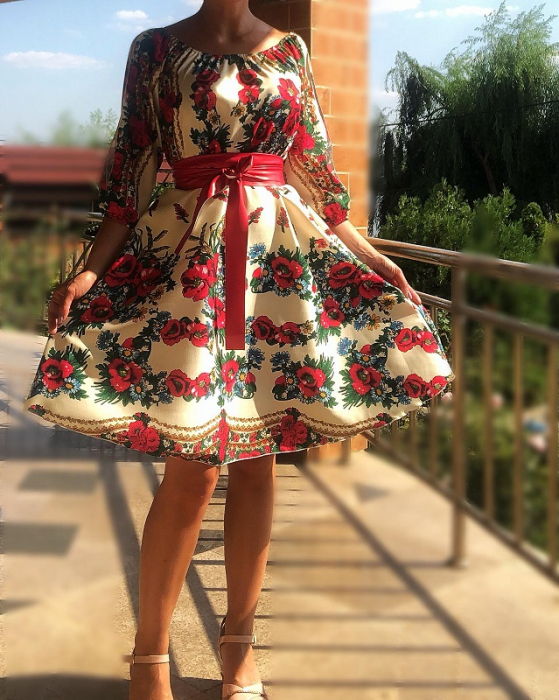 Rochie stilizata cu motive traditionale cu bujori 8