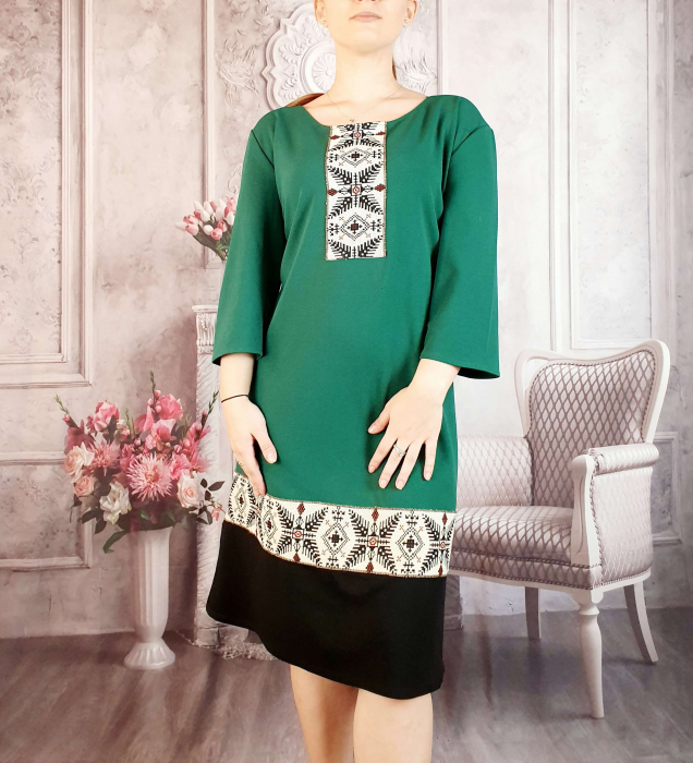 Rochie stilizata cu motive traditionale francesca