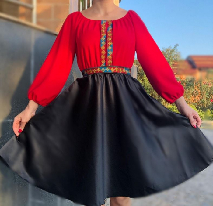Rochie stilizata cu motive traditionale Margareta [2]