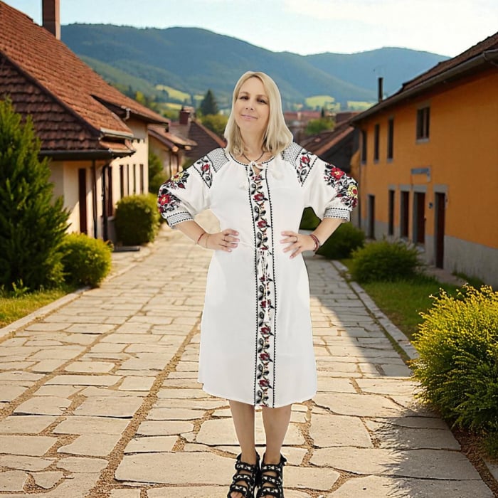 Rochie Traditionala cu broderie Dafina [3]