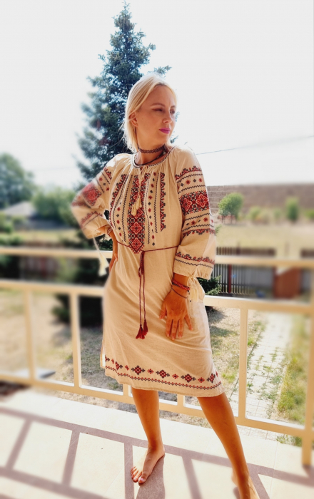 Rochie Traditionala cu broderie Iris [4]