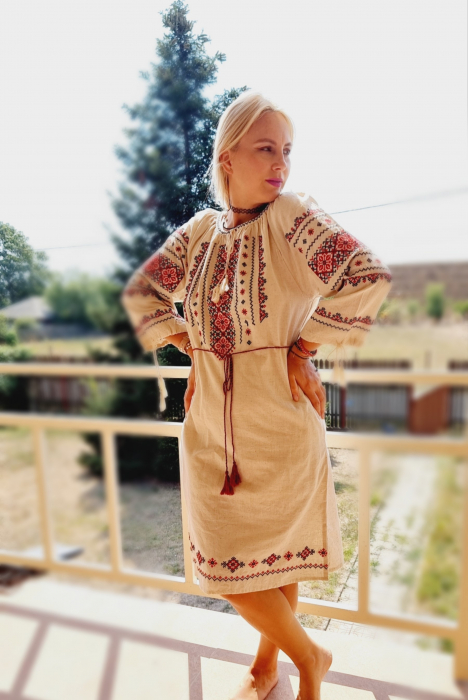 Rochie Traditionala cu broderie Iris [3]