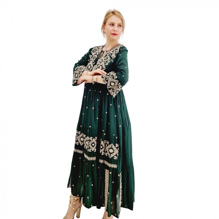 Rochie Traditionala cu broderie Melania [2]