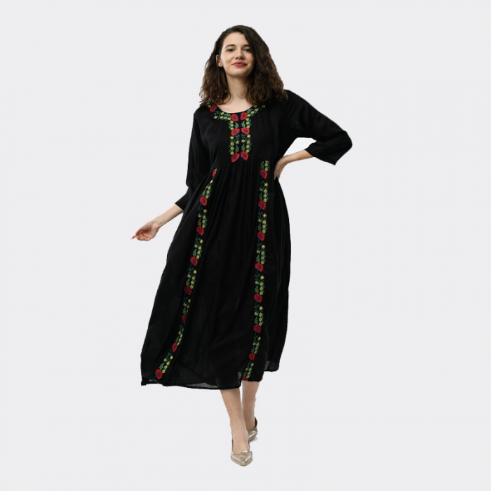 Rochie traditionala lunga negru cu broderie florala