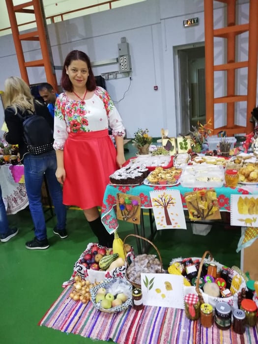 Rochie Traditionala stilizata cu maci 9 [6]