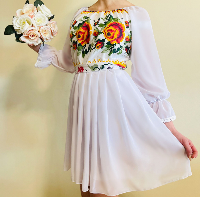 Rochie traditionala stilizata cu motive florale maria 2