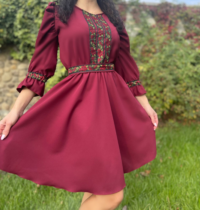 Rochie Traditionala Trandafira [9]