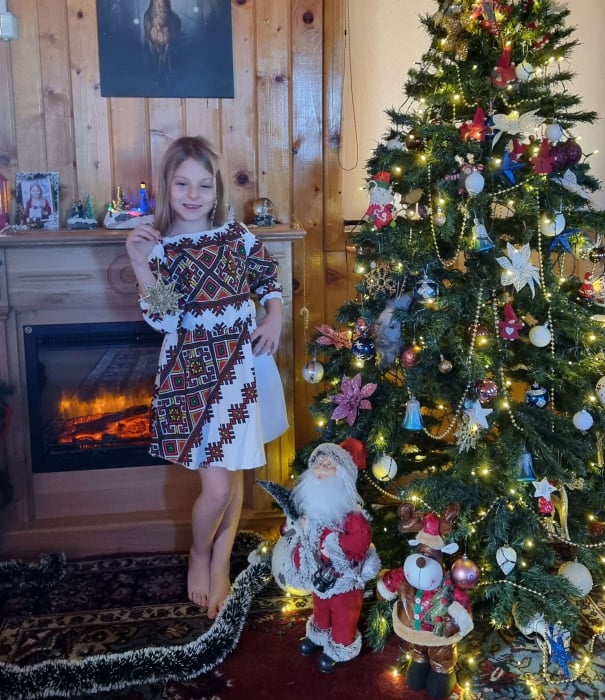 Rochita stilizata cu motive traditionale Laura 16 [8]