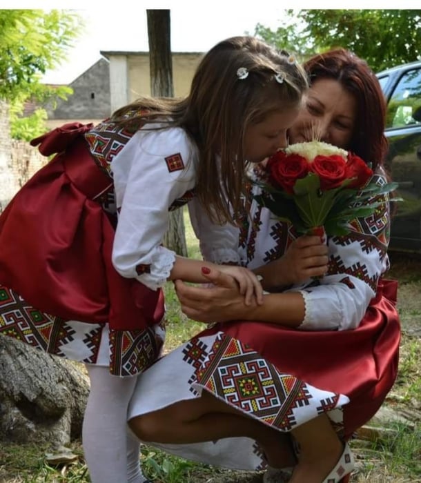 Rochita stilizata cu motive traditionale Laura 3 [2]