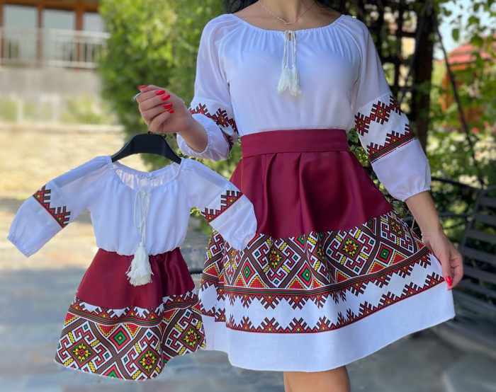 Rochita stilizata cu motive traditionale Laura 10 [3]