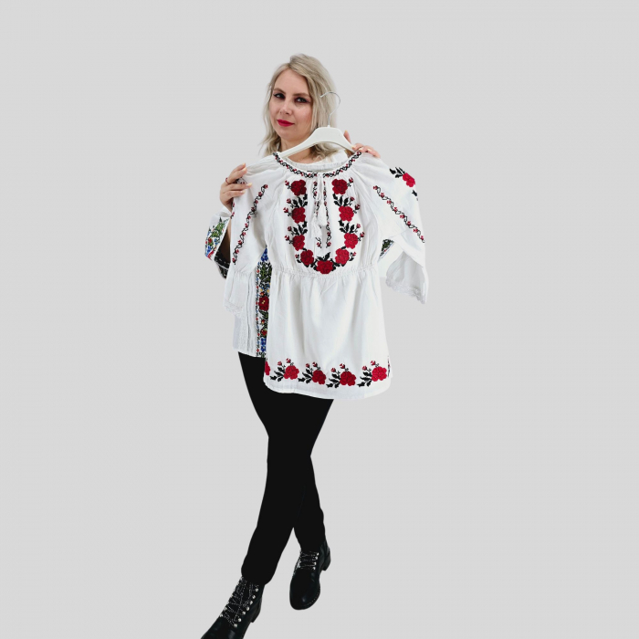 Rochita Traditionala cu broderie Raisa 3 [2]