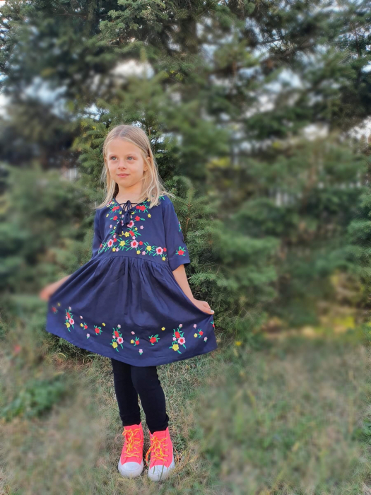 Rochita Traditionala Elina 3