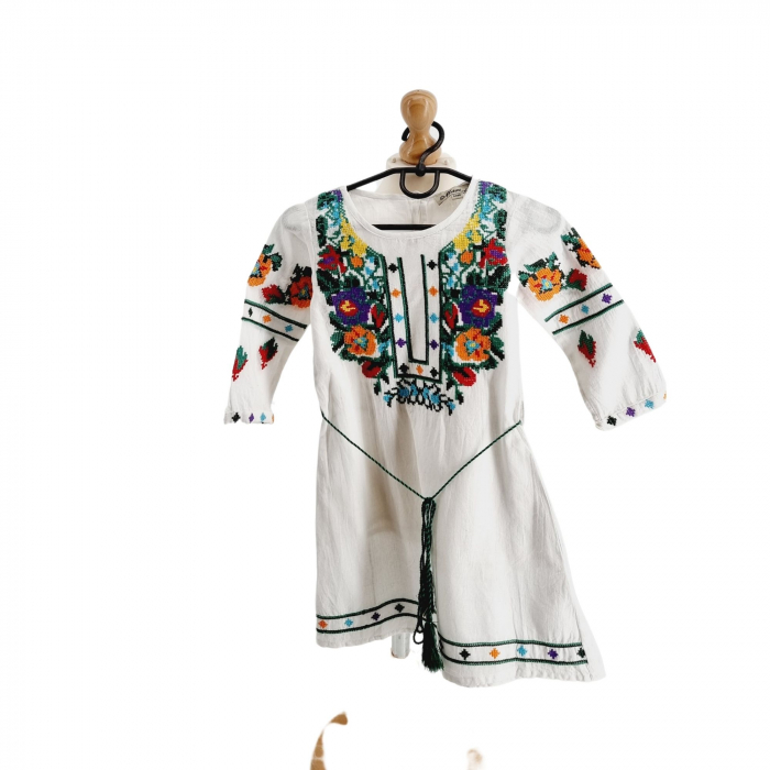 Rochita traditionala greta 2