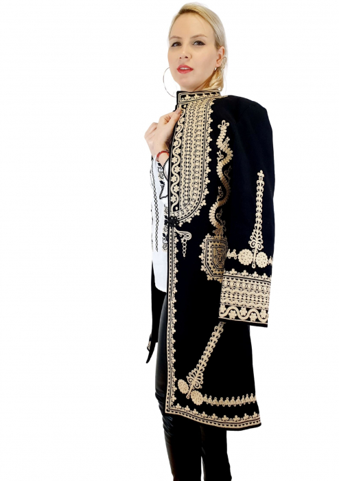 Suman negru cu broderie traditionala