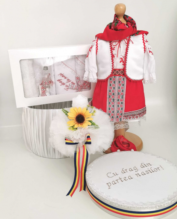 Set Botez Traditional Muna - 4 piese / costumas, lumanare, trusou si cufar [2]