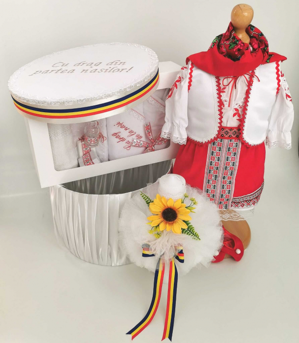 Set Botez Traditional Muna - 4 piese / costumas, lumanare, trusou si cufar [3]