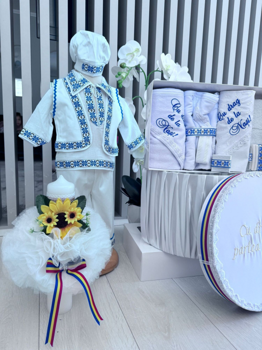 Set Botez Traditional Raul 36 – 4 piese / costumas, lumanare, cufar brodat, trusou brodat [3]