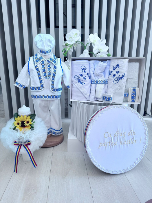 Set Botez Traditional Raul 36 – 4 piese / costumas, lumanare, cufar brodat, trusou brodat [2]