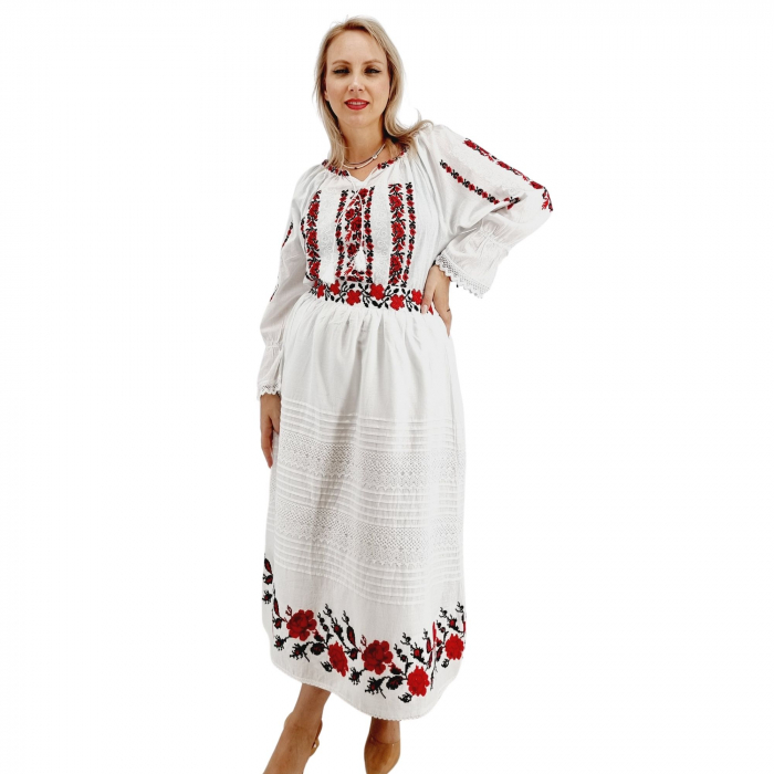 Set stilizat traditional format din ie si fusta 10 [2]