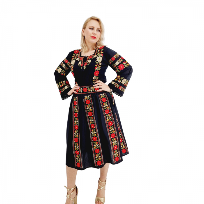 Set stilizat traditional format din ie si fusta 13 [2]