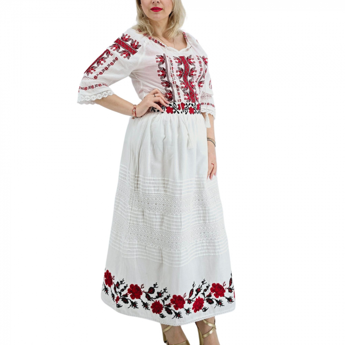 Set stilizat traditional format din ie si fusta 18 [5]