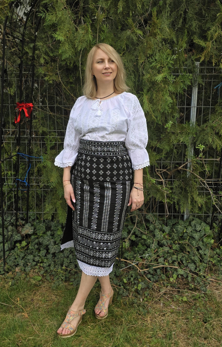 Set traditional dama format din 3 piese - Afrodita 4